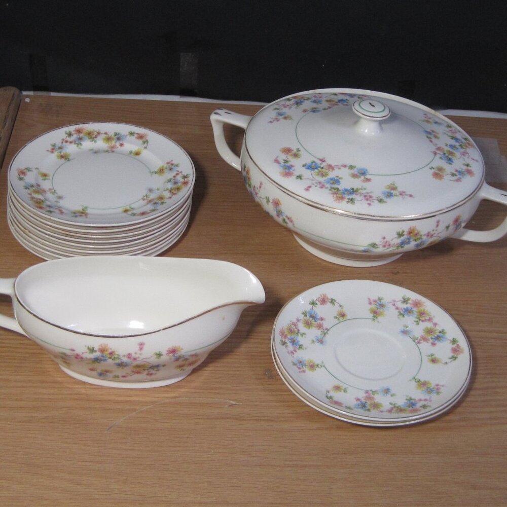 13 STETSON Dishes Bread Plates, Soup Tureen, Gravy Boat And  Saucers